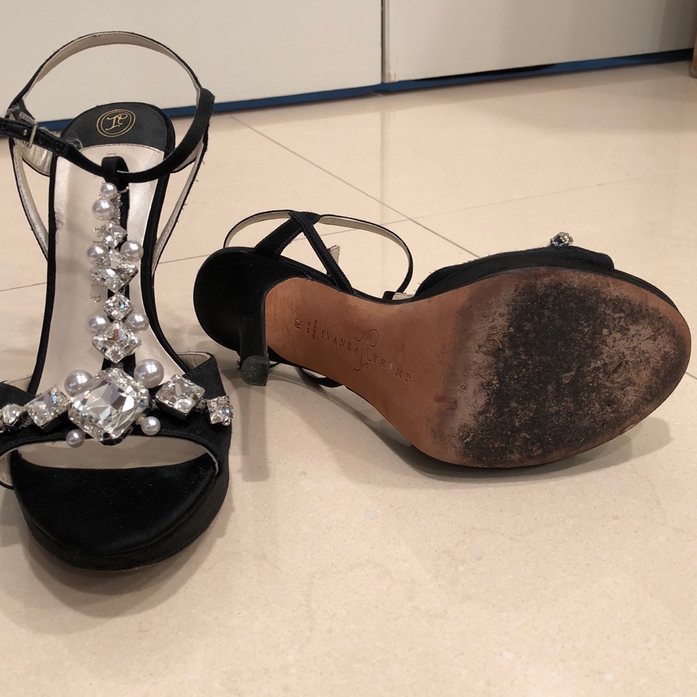Ivanka Trump black heel with diamond rhinestones - Picture 4 of 4